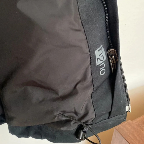 PATAGONIA sz L black 3 in one (outer shell only) h2no has zipper for extra layer - Picture 5 of 9